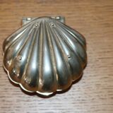 Pocket tray / scallop shell box