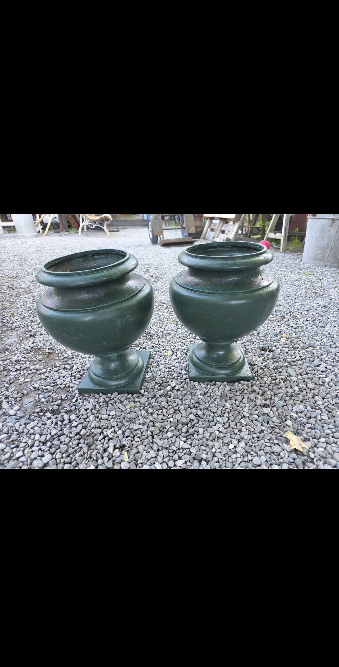 Paire de vases medicis en fonte du XIXème