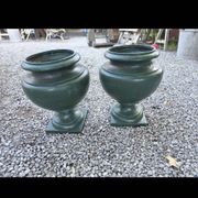 Pair of Medici vases in cast iron from the 19th century.