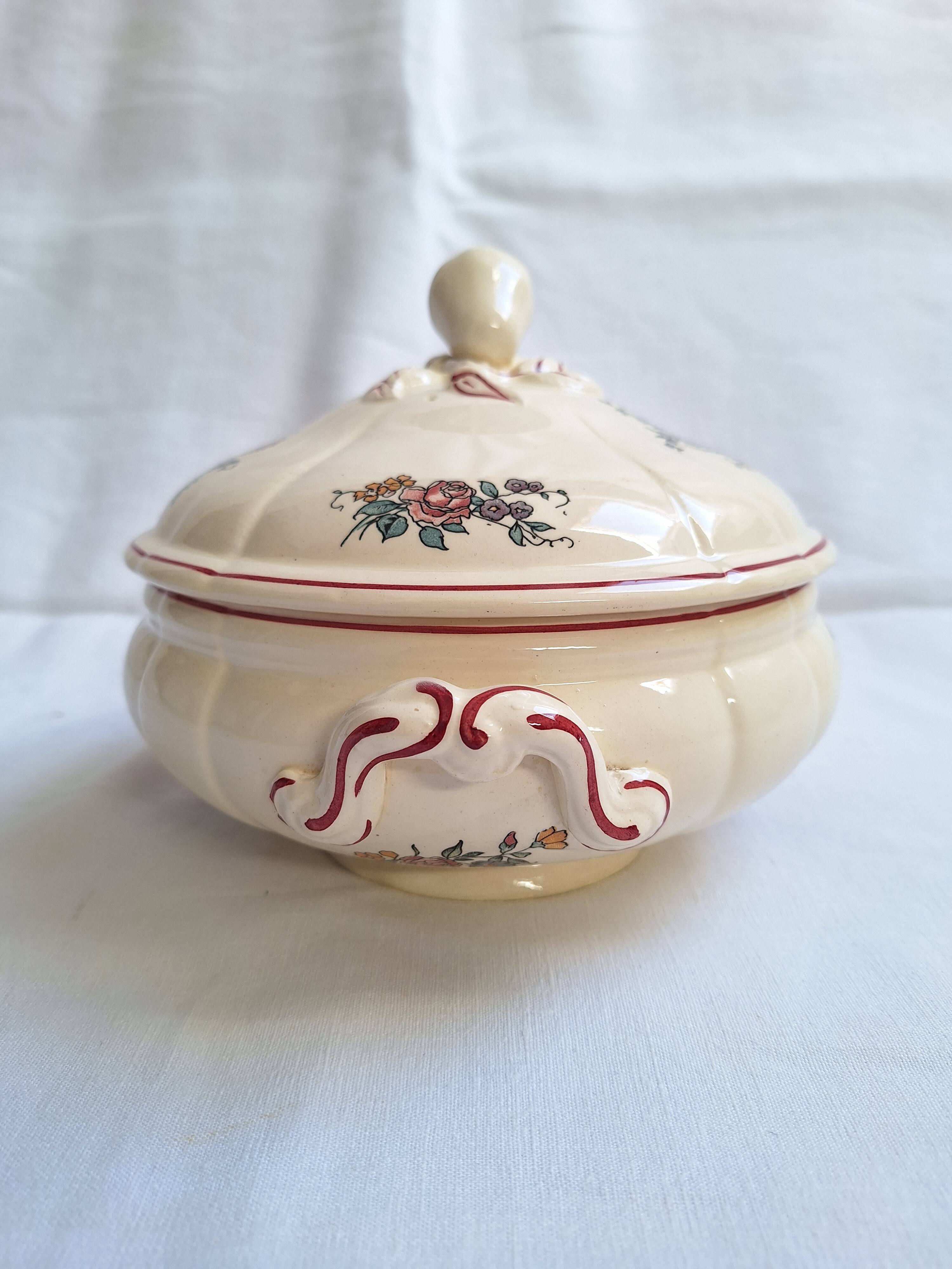 Soup tureen / Vegetable dish Digoin Sarreguemines Model Lorraine