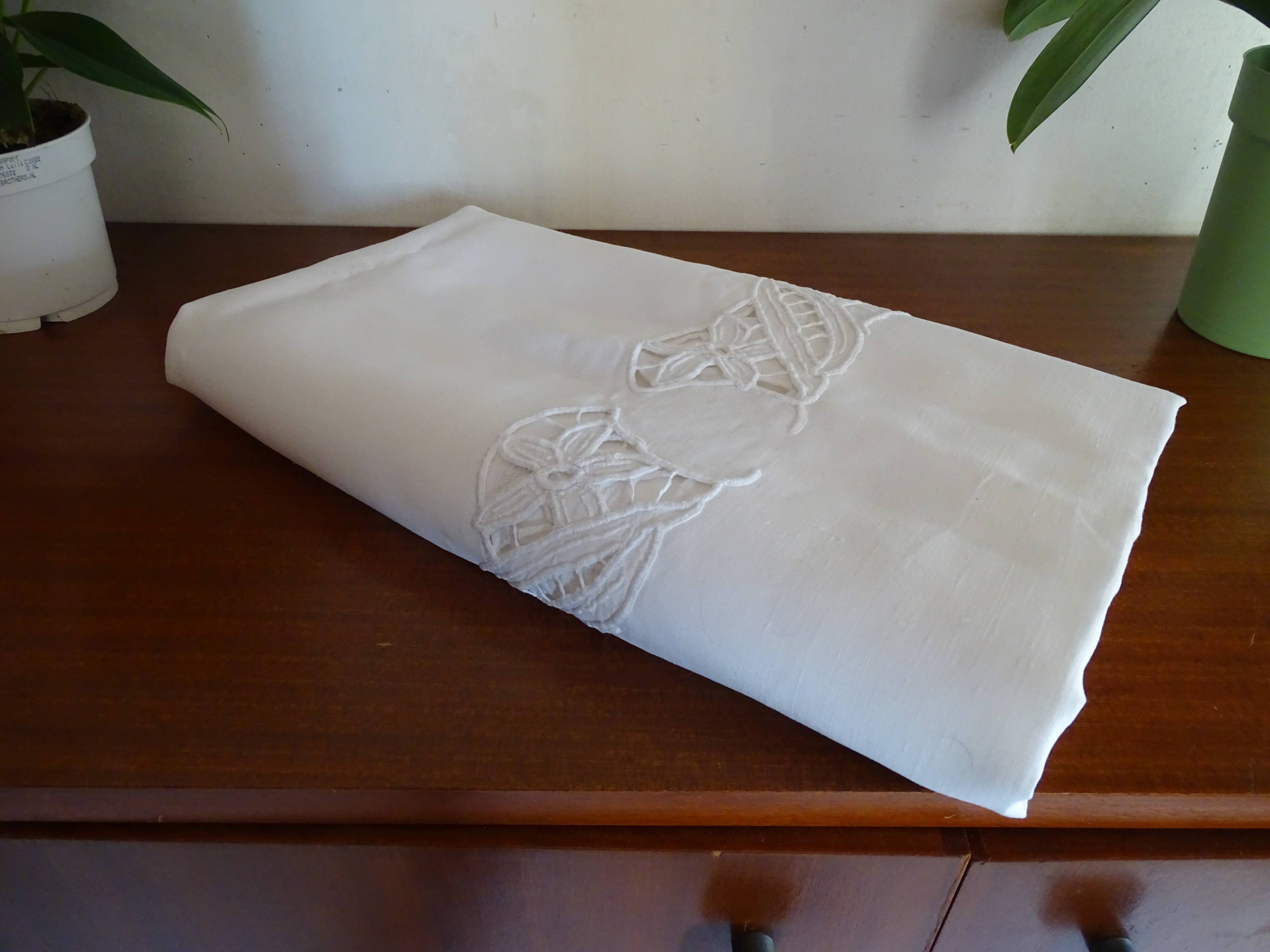 Openwork tablecloth 260 x 155 embroidery flowers old