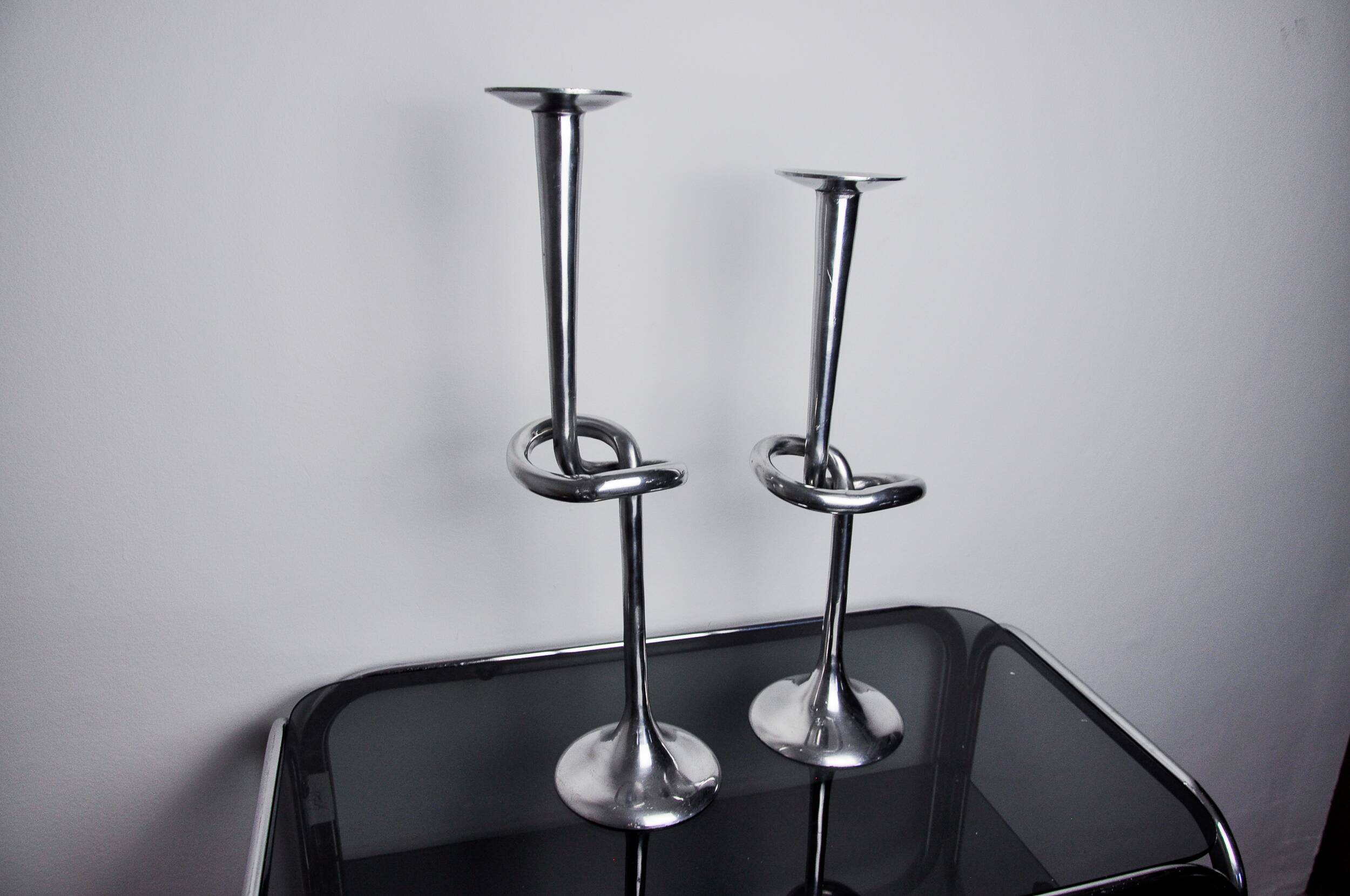 Pair of XL knotted candlesticks in aluminum, Italy, 1980