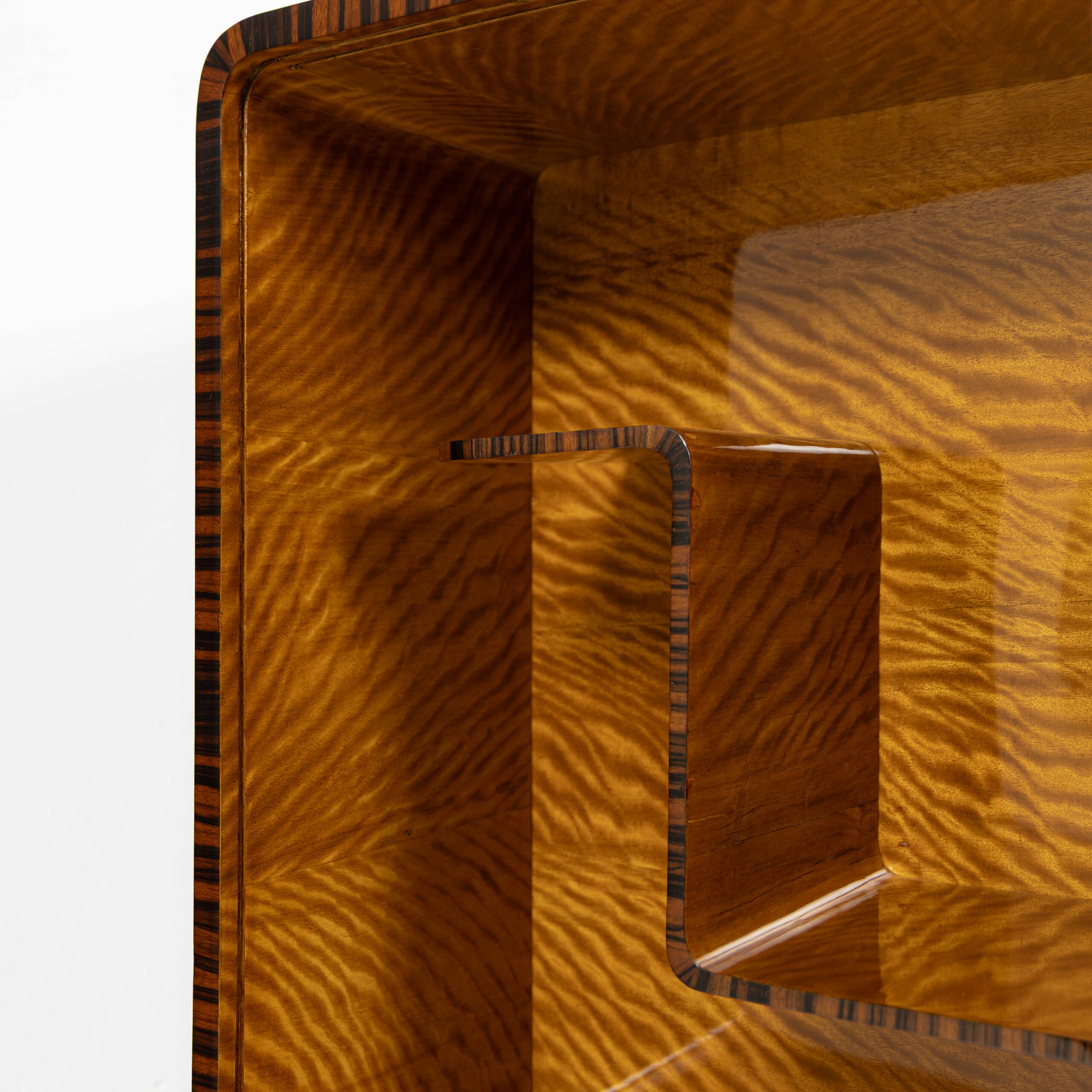 Buffet vitré asymétrique Art Déco en noyer et palissandre - 1925-1939