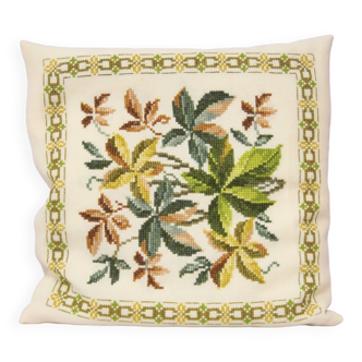 Coussin vintage beige brodé feuilles vertes