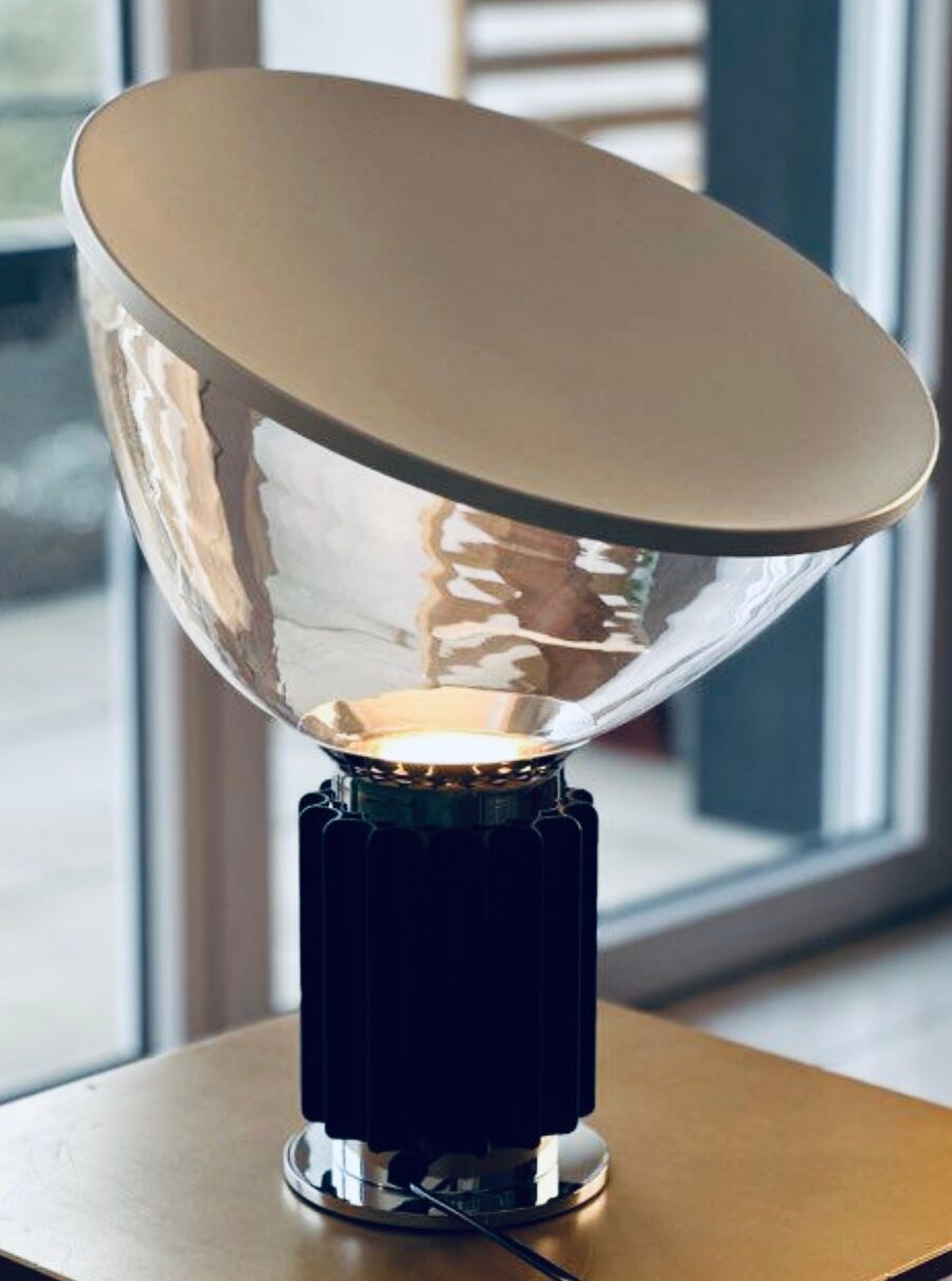 Superb lamp inspired by the iconic Taccia model by Flos.