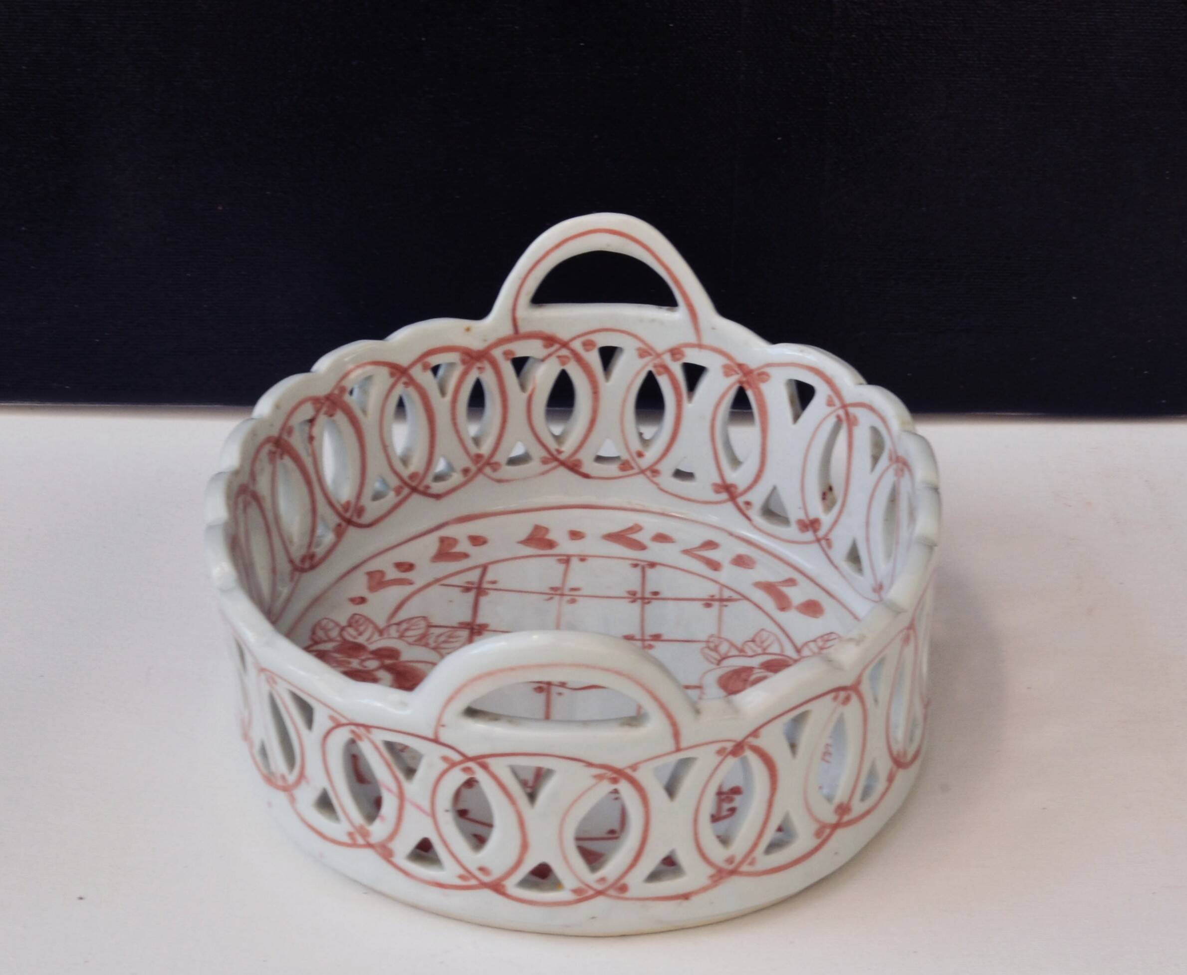 Ludwigsburg Porcelain Reticulated Bascket or Openwork Basket Dimensions 22,5cm
