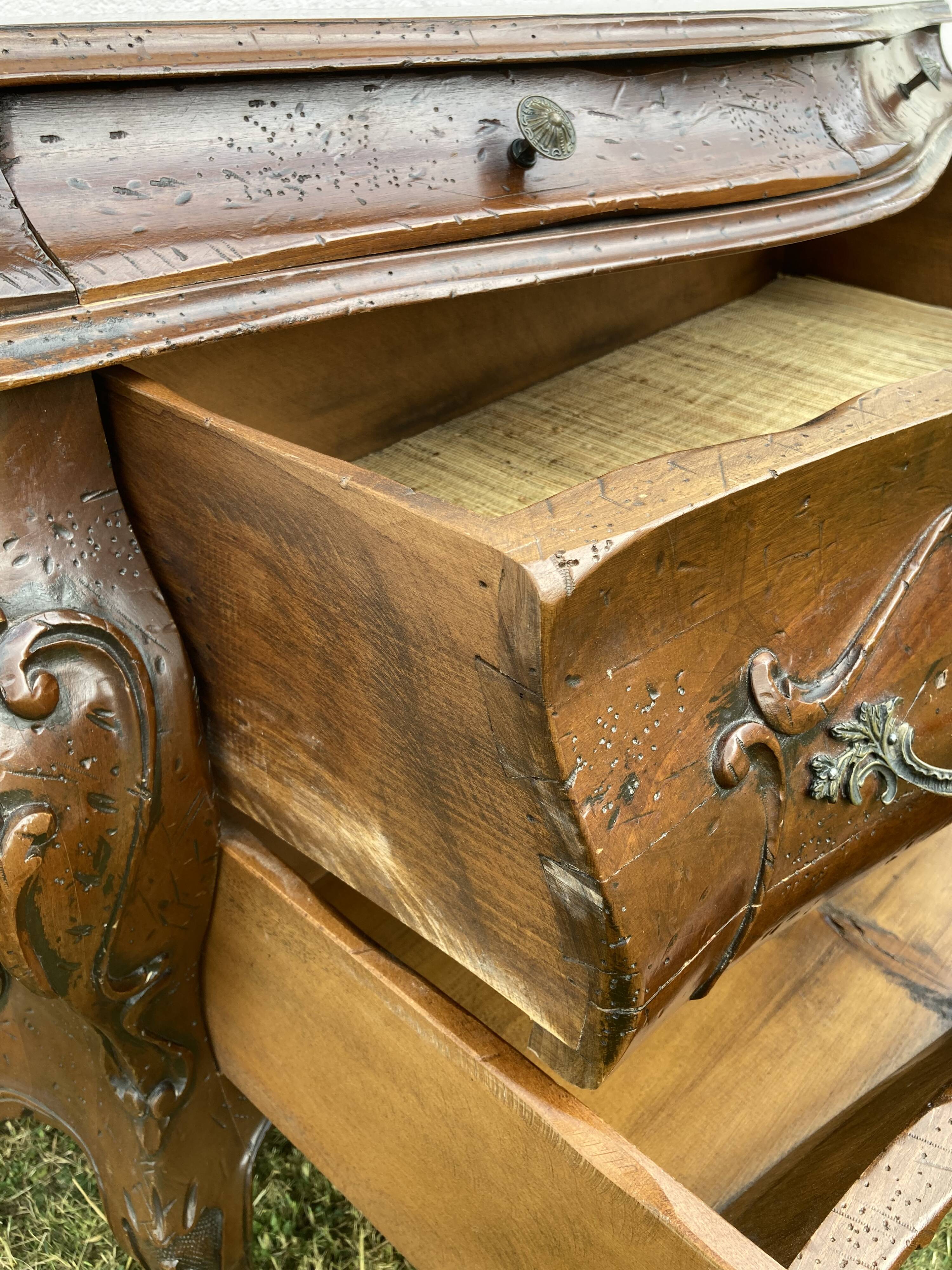 Louis XV style chest of drawers with four drawers