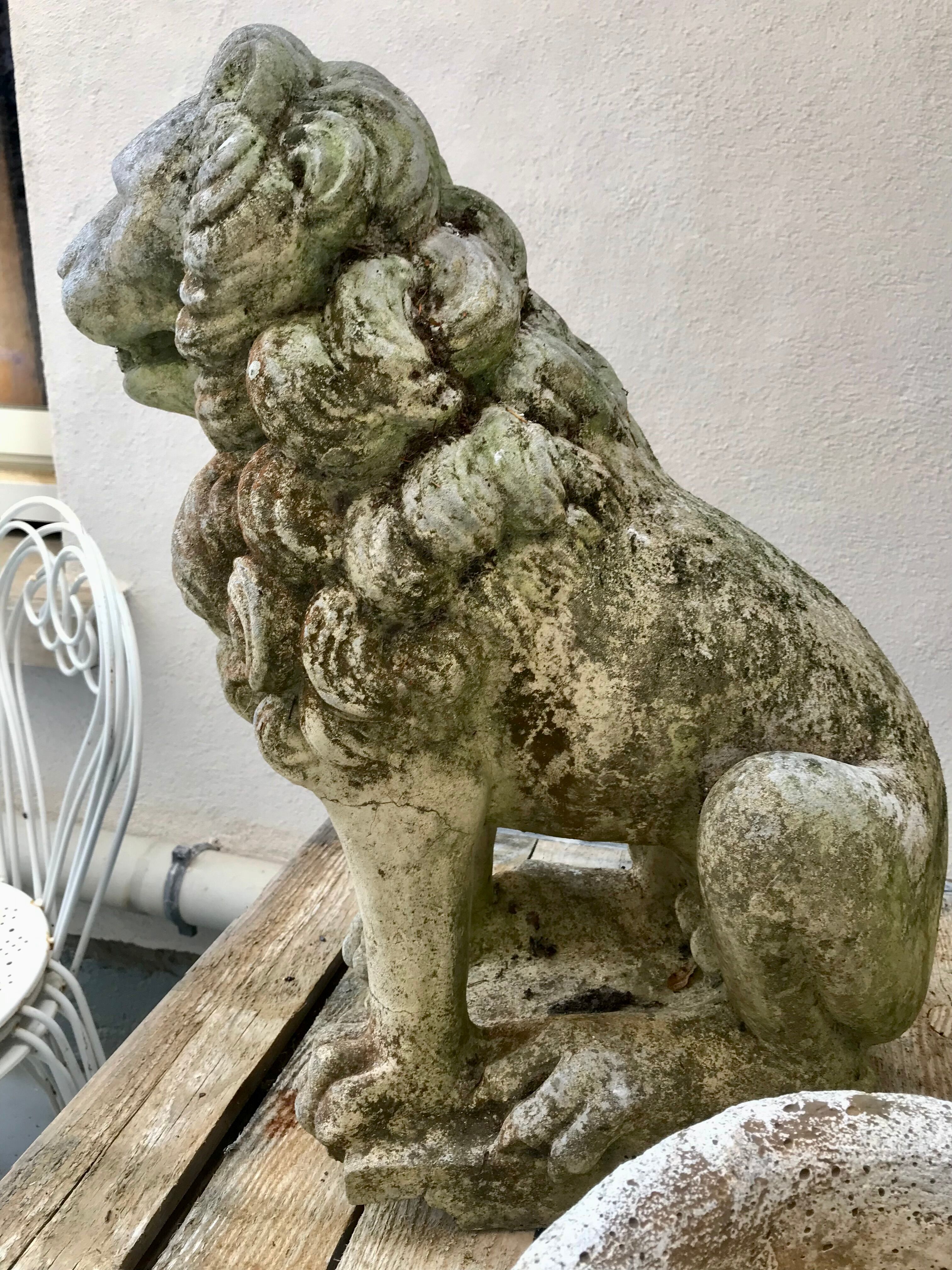 Fountain statue Lion stone reconstituted