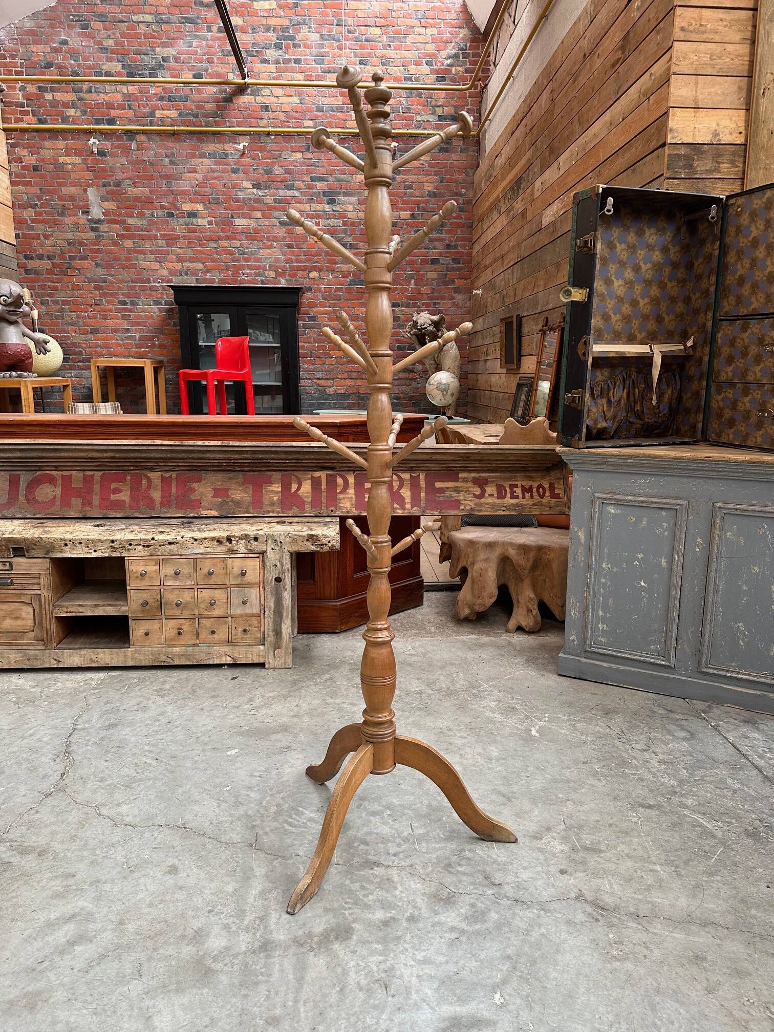 Porte manteau sur pied