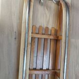Vintage wooden sledge la hutte