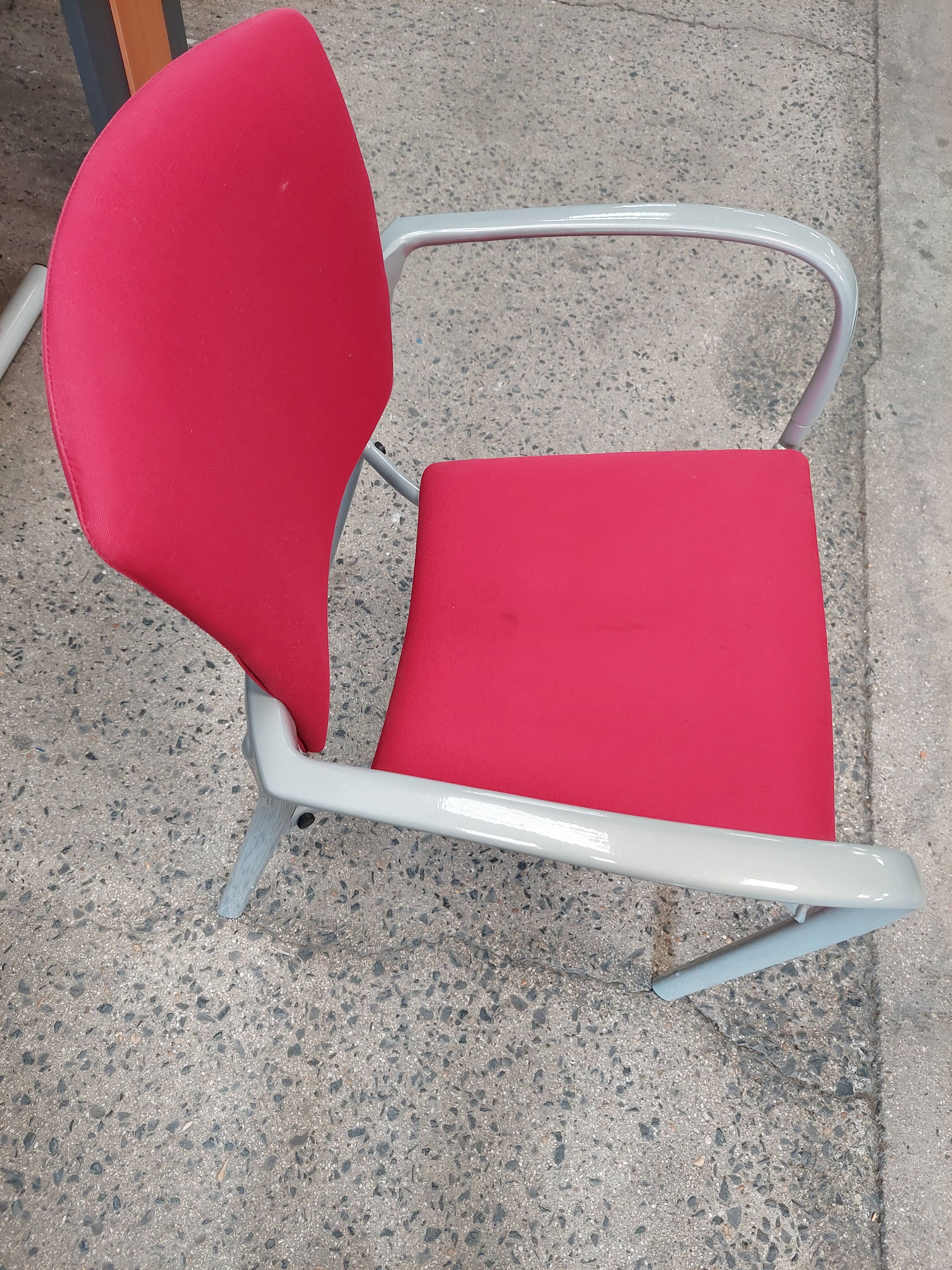 Eina chair