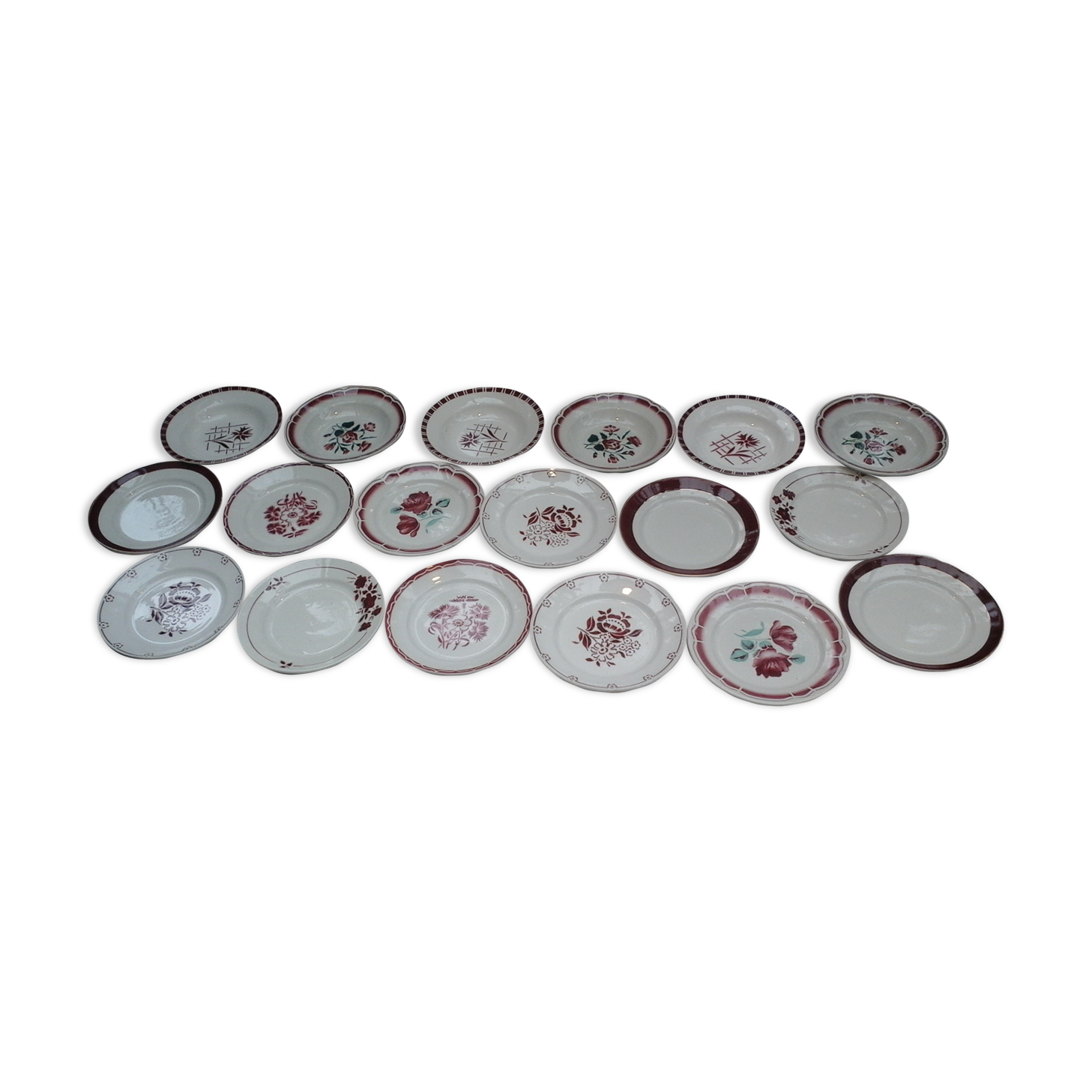 Assortment of 18 plates dominant red