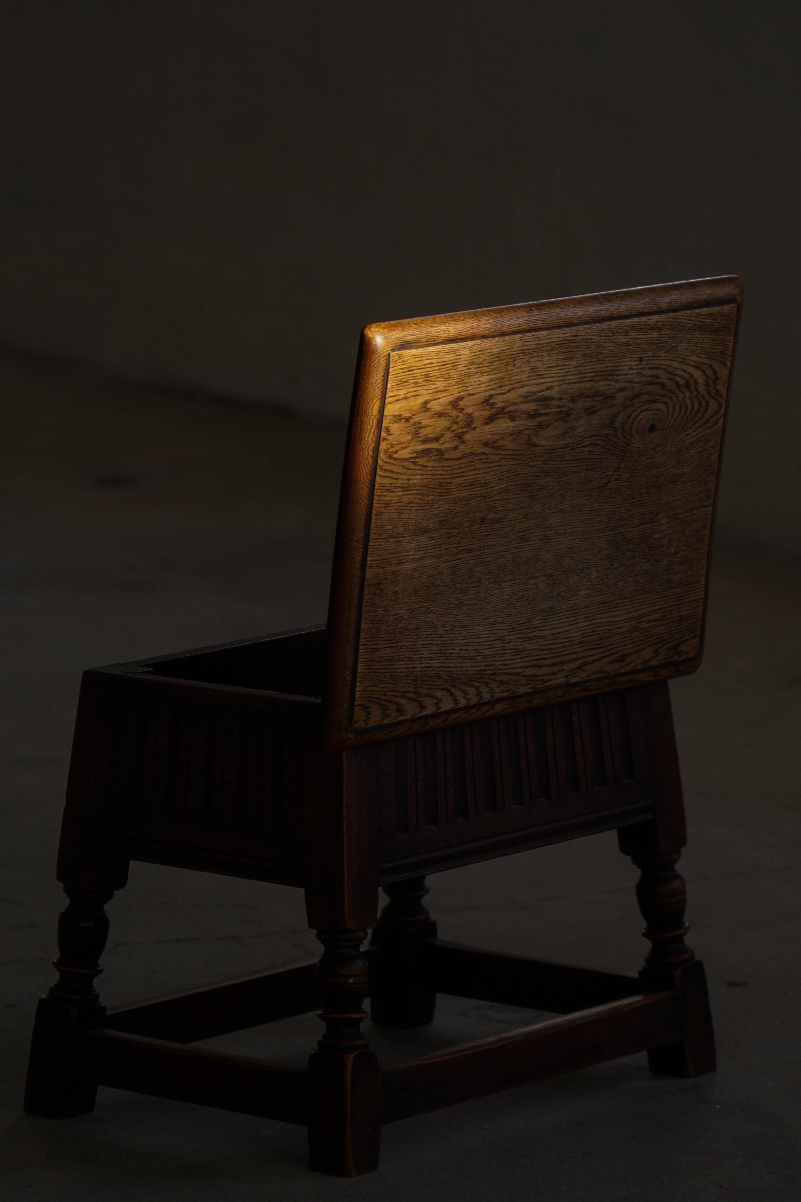 Scandinavian oak stool/box from the early 20th century, 1900s.