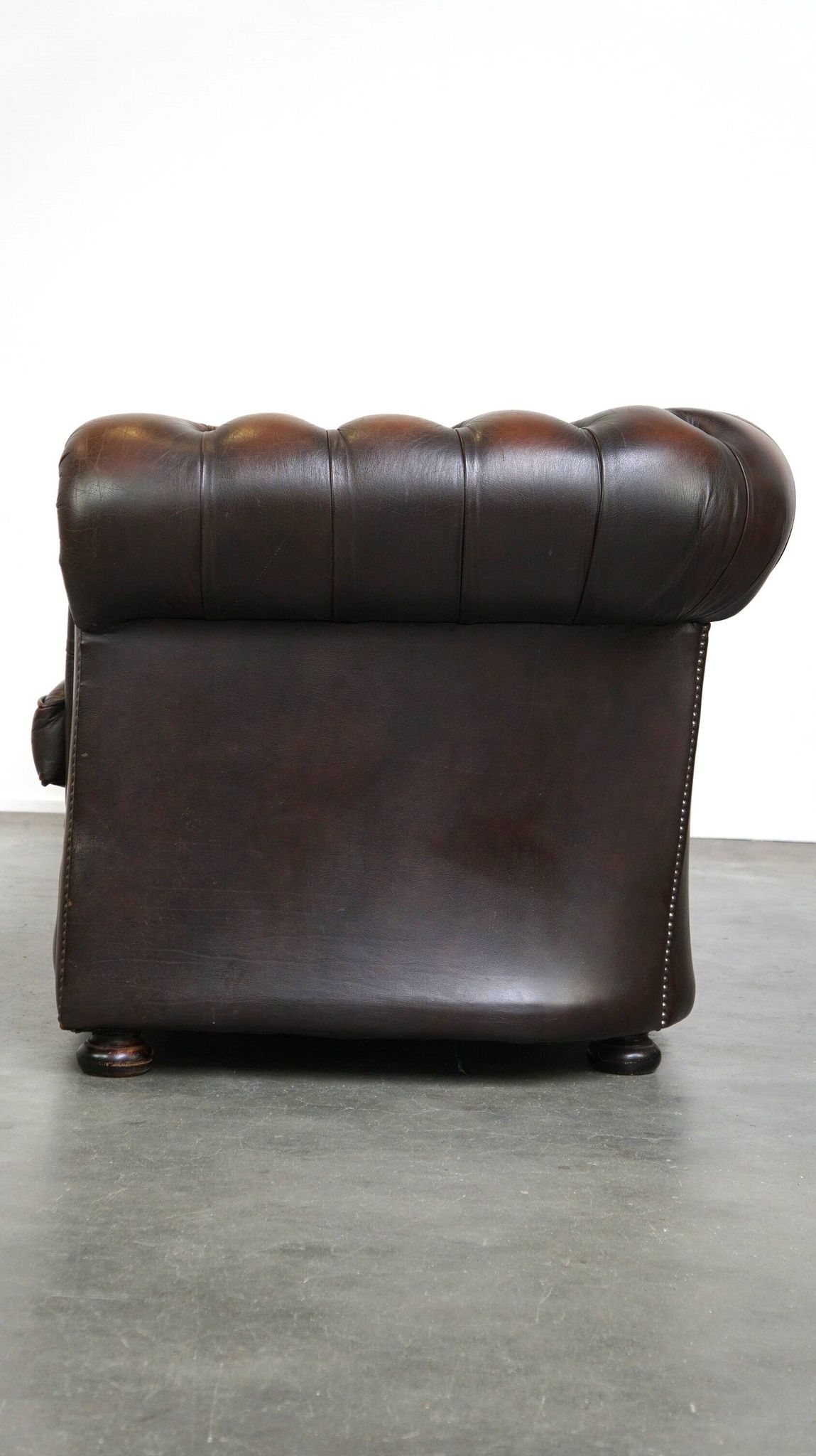 English Chesterfield 2.5 seater sofa in dark brown flamed cowhide leather