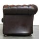 Canapé Chesterfield anglais 2,5 places en cuir de vachette flammé marron foncé