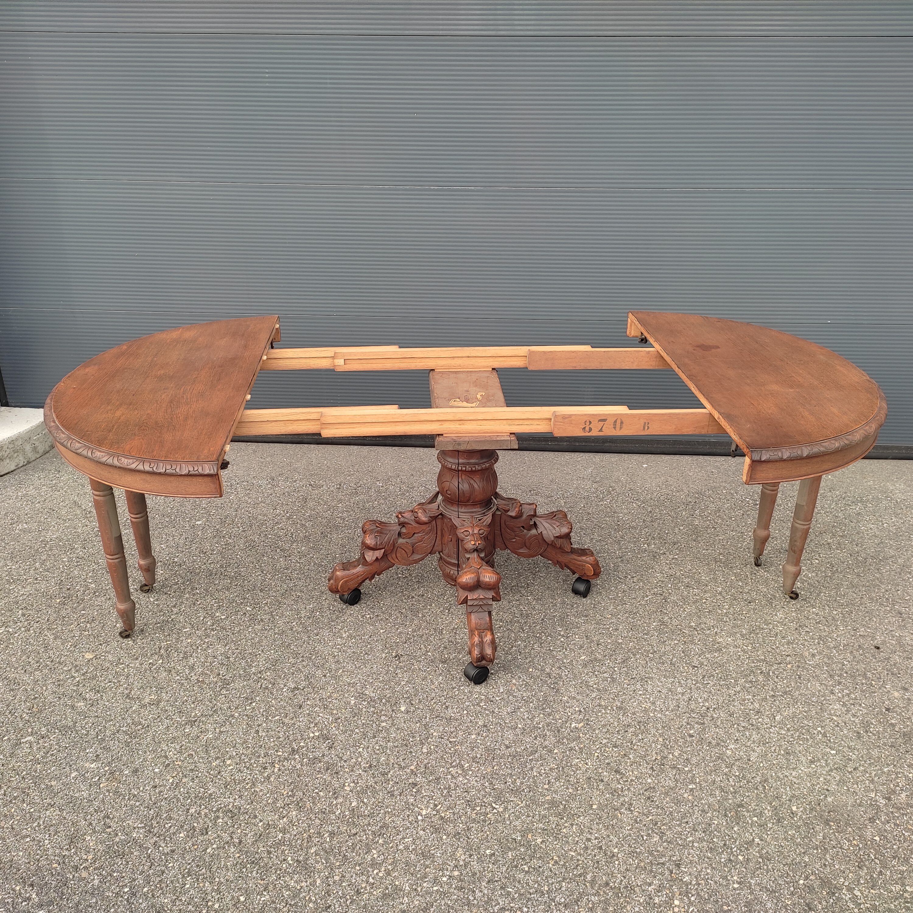 French table in extendable solid oak
