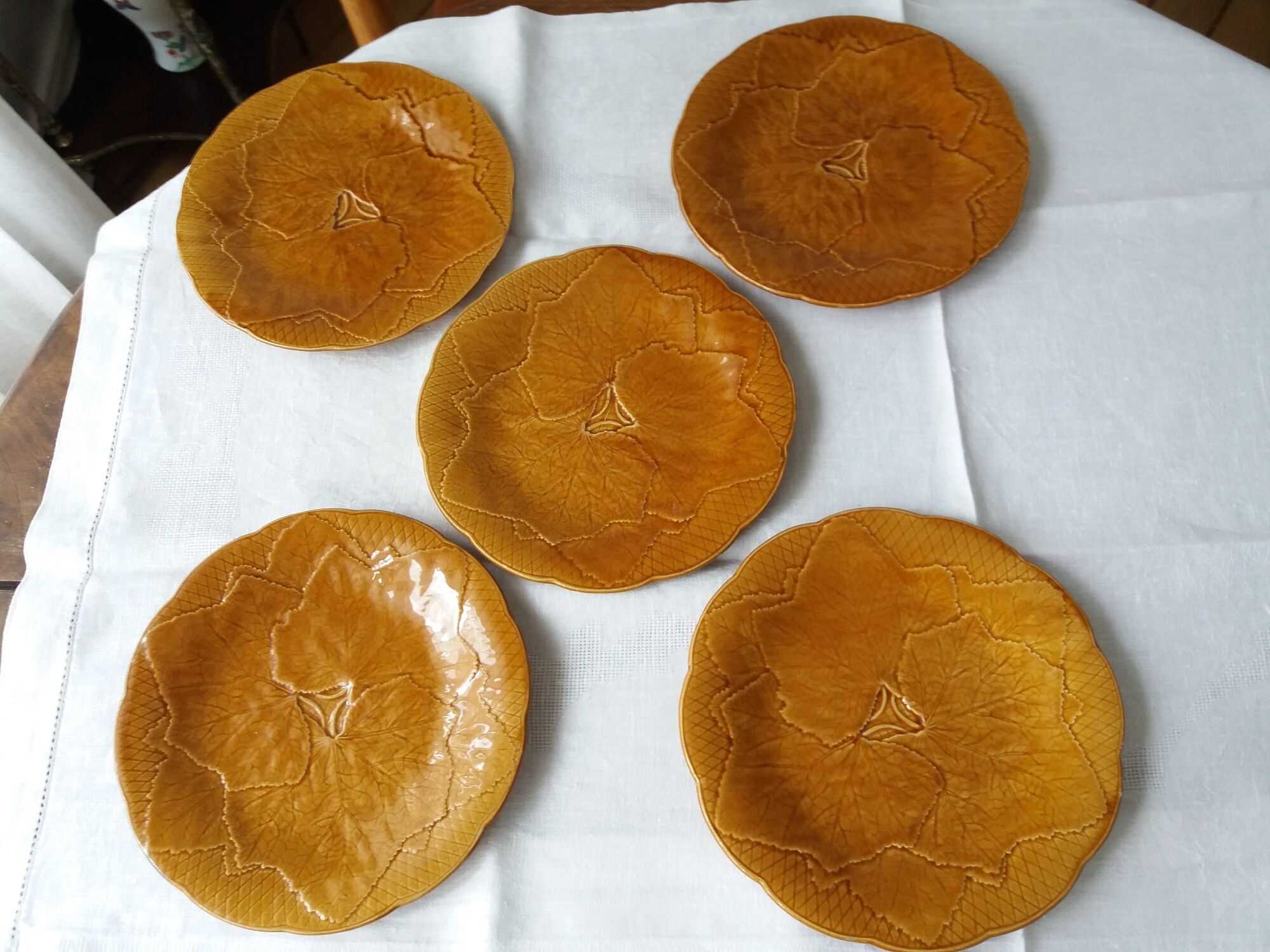Five gien porcelain dabsin plates