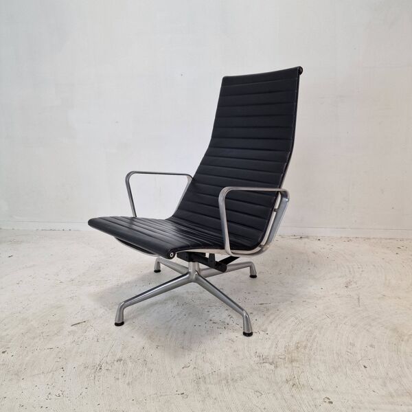 Model EA 124 + 125 Vitra Lounge Chair and Ottoman by Charles & Ray Eames