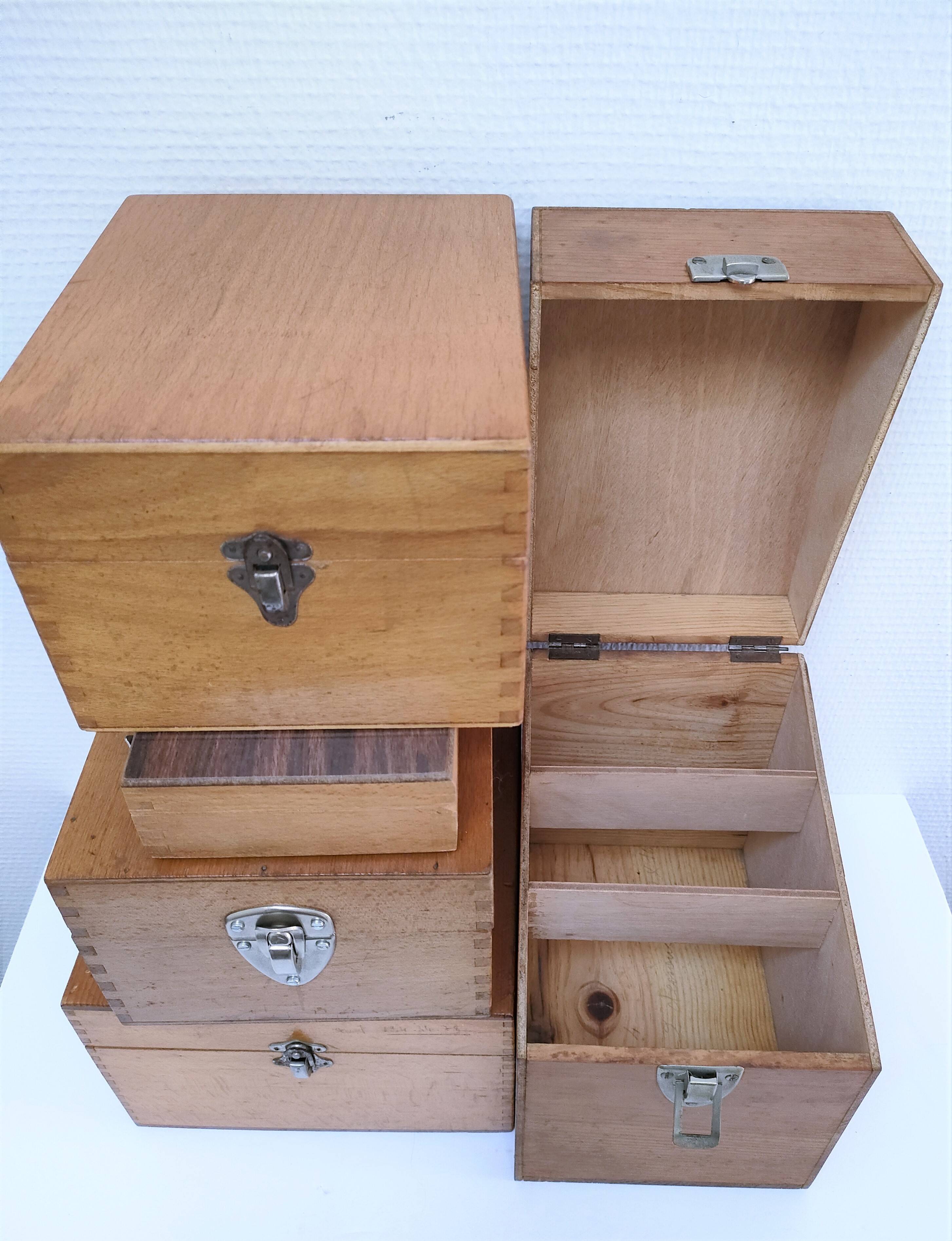Cinq boîtes bois vintage