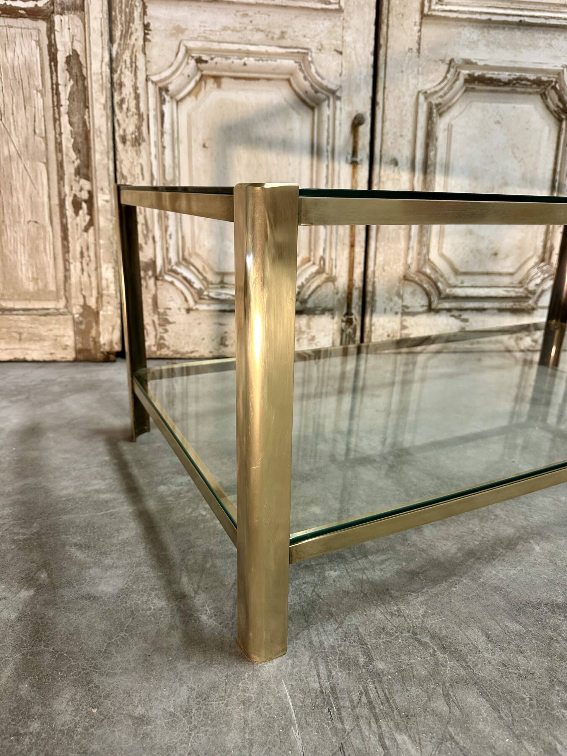 Table basse à double plateau en bronze attribuée à Jacques Quinet