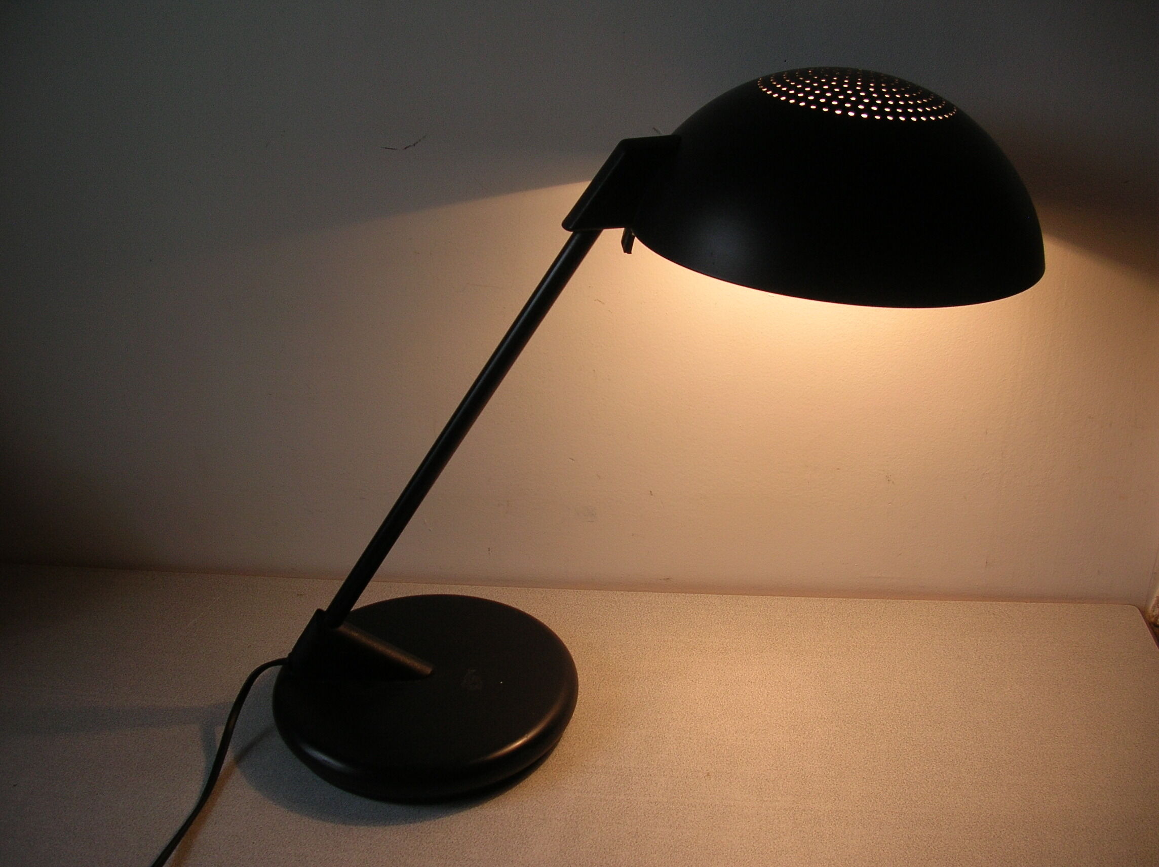 Lampe de bureau de salon chevet veilleuse grand abat-jour en métal noir