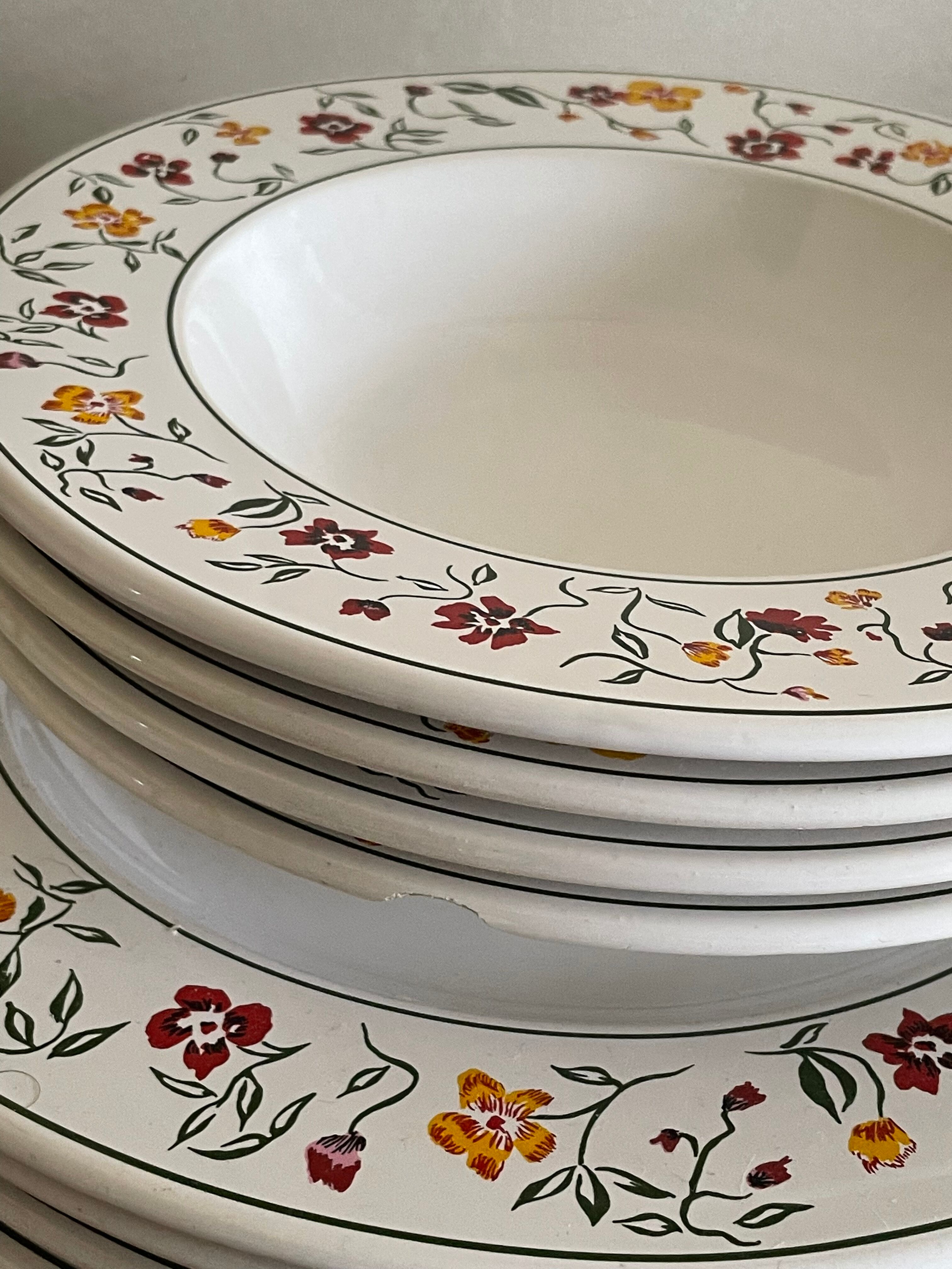 Plates mill of wolves