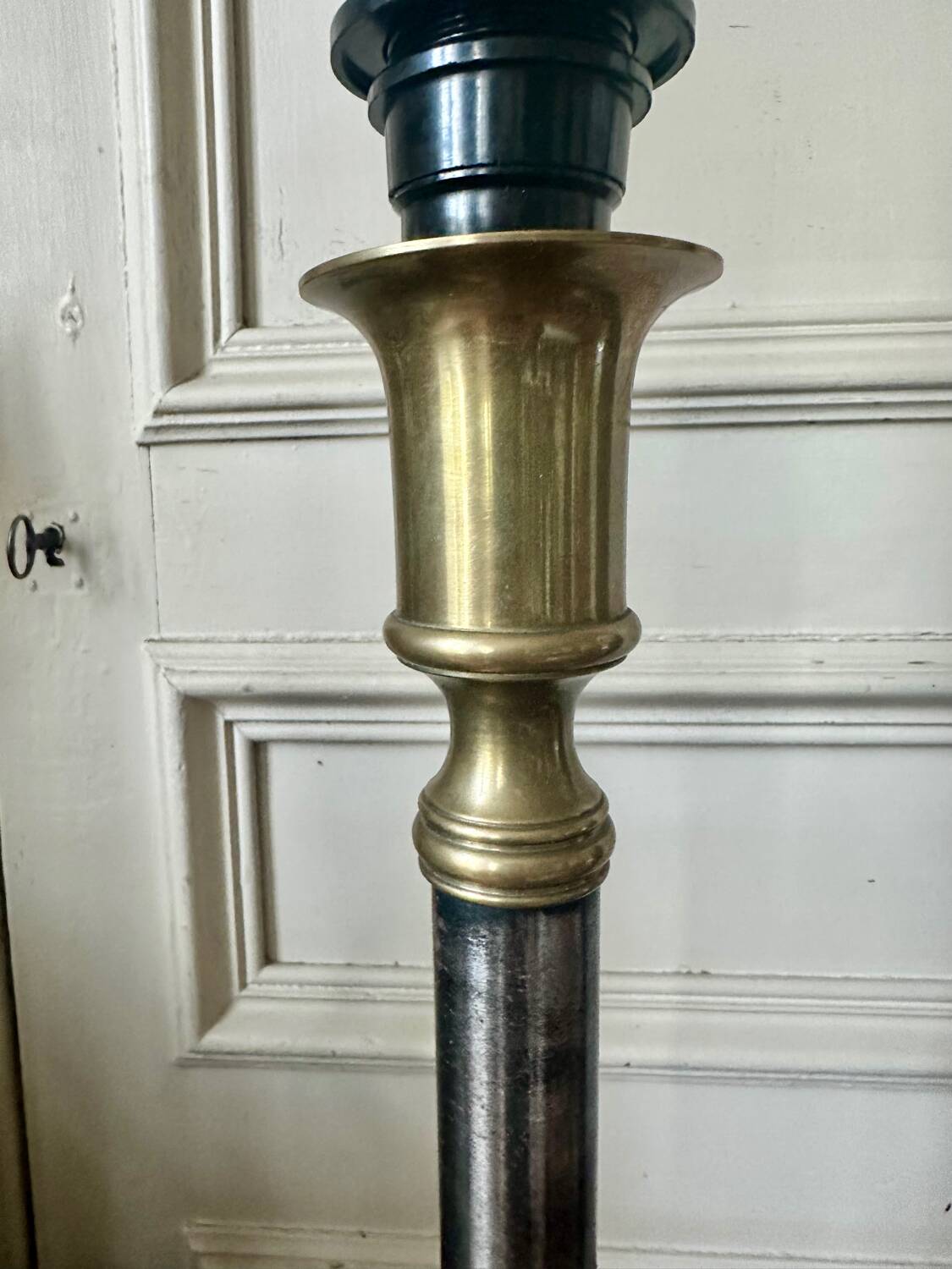 Lamp base in brass and chrome-plated steel