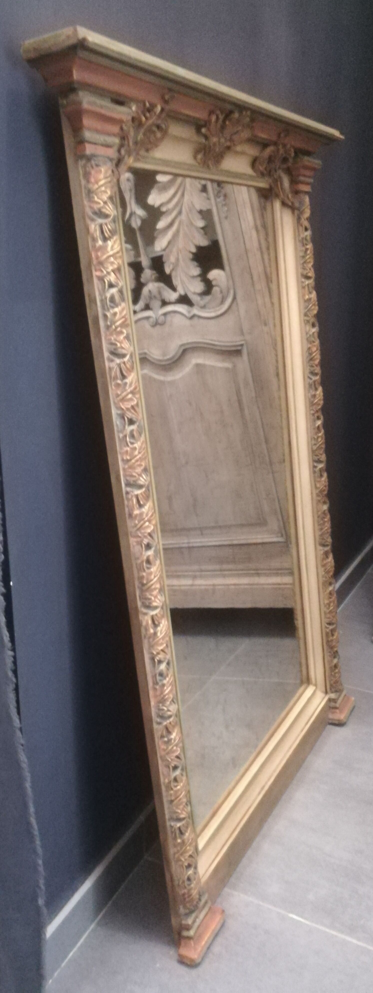Miroir en bois et stuc polychrome 74x105cm