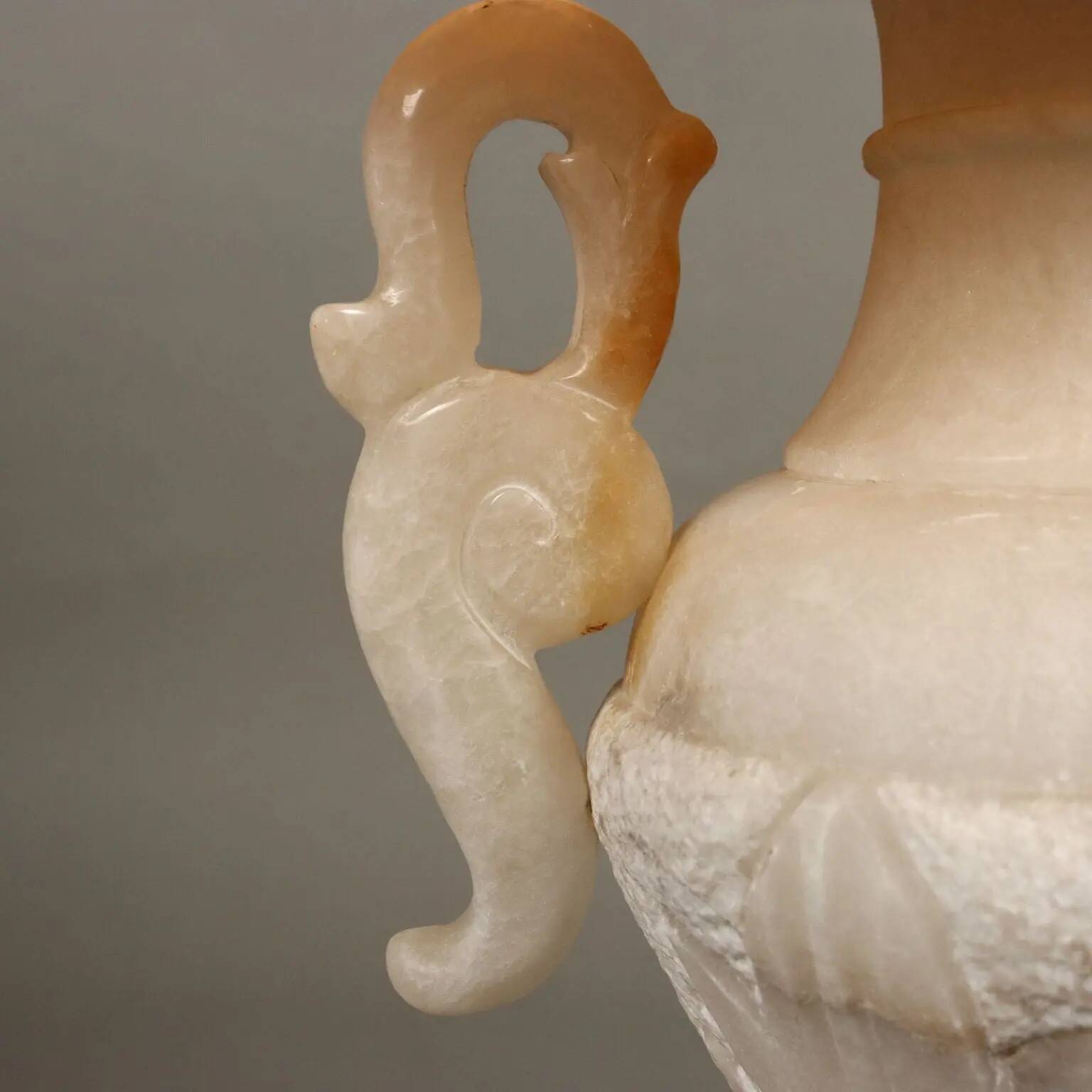 Antique table lamp in alabaster, Italy, 20th century.
