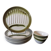 6 assiettes à asperges et 2 ramequins en très bon état de