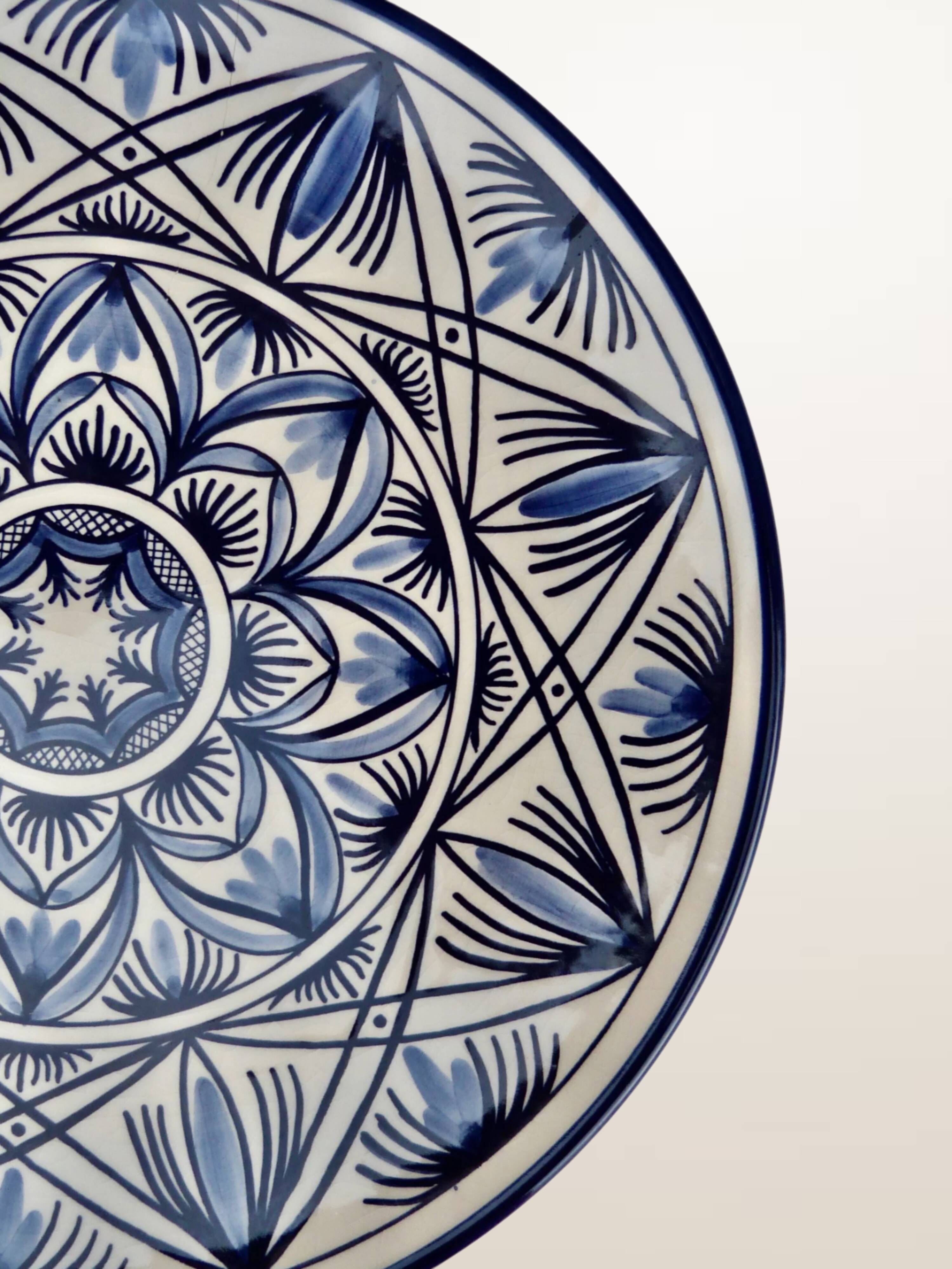 Set of three painted Spanish ceramic dishes - ⌀ 23, 26 and 32 cm