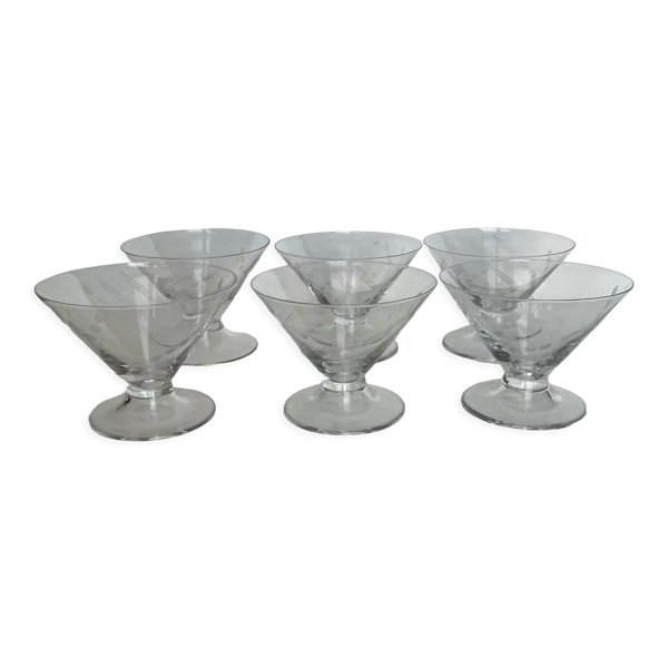Ensemble de 6 coupés en verre gravé