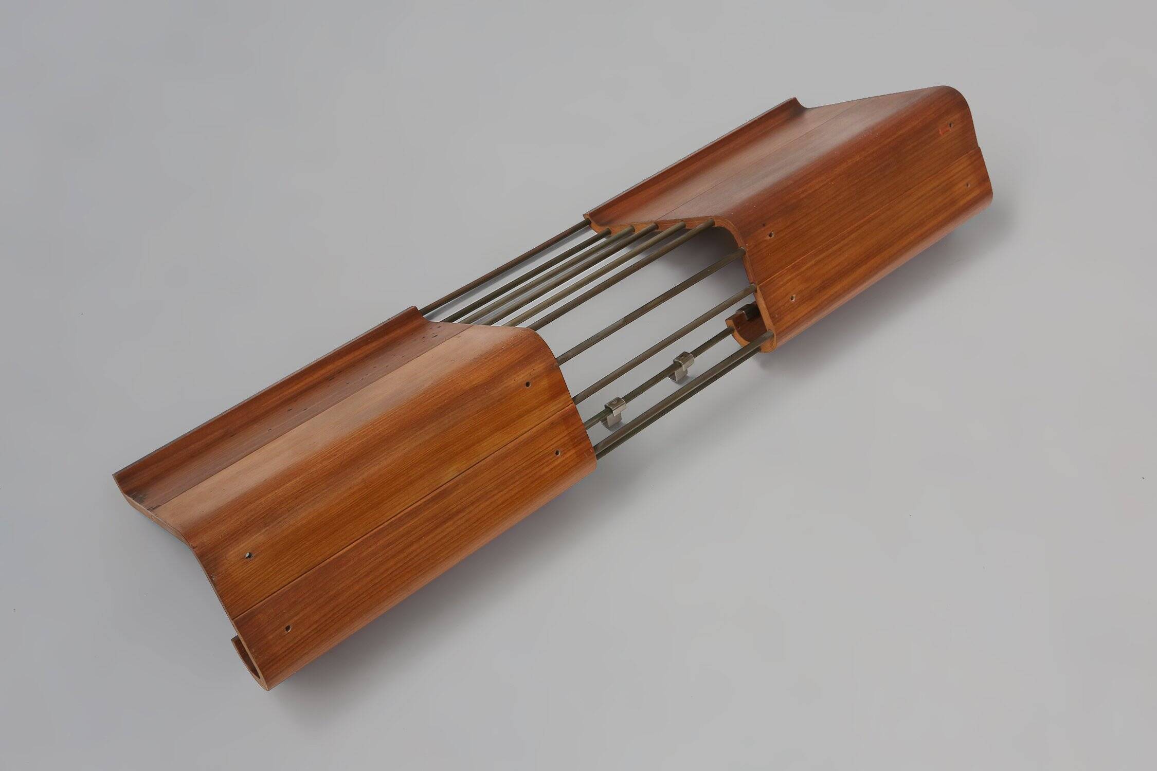 Porte-manteau de milieu de siècle en contreplaqué cintré attribué à De Coene, Belgique, années 1960.