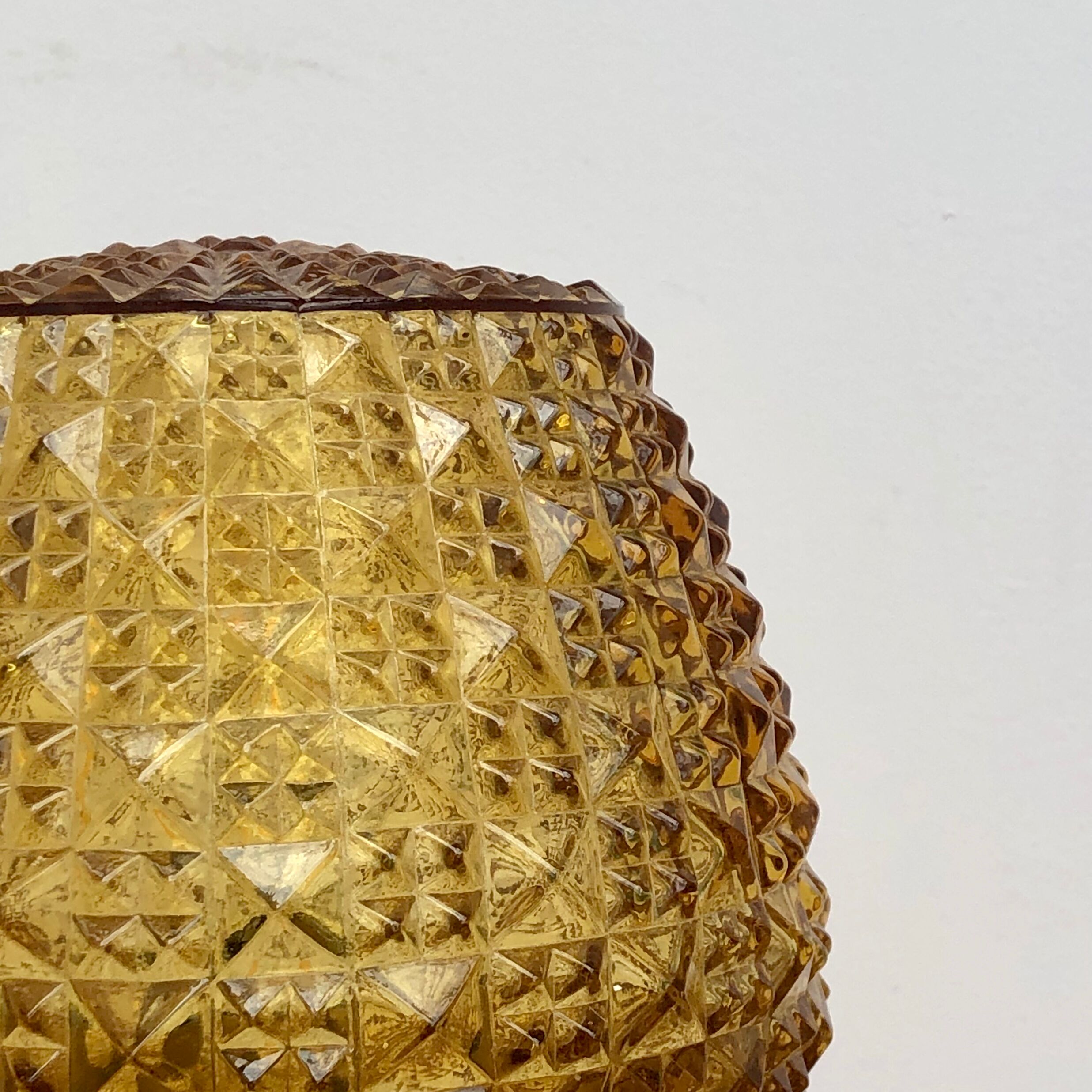 Vintage globe-oiled diamond tip lamp.
