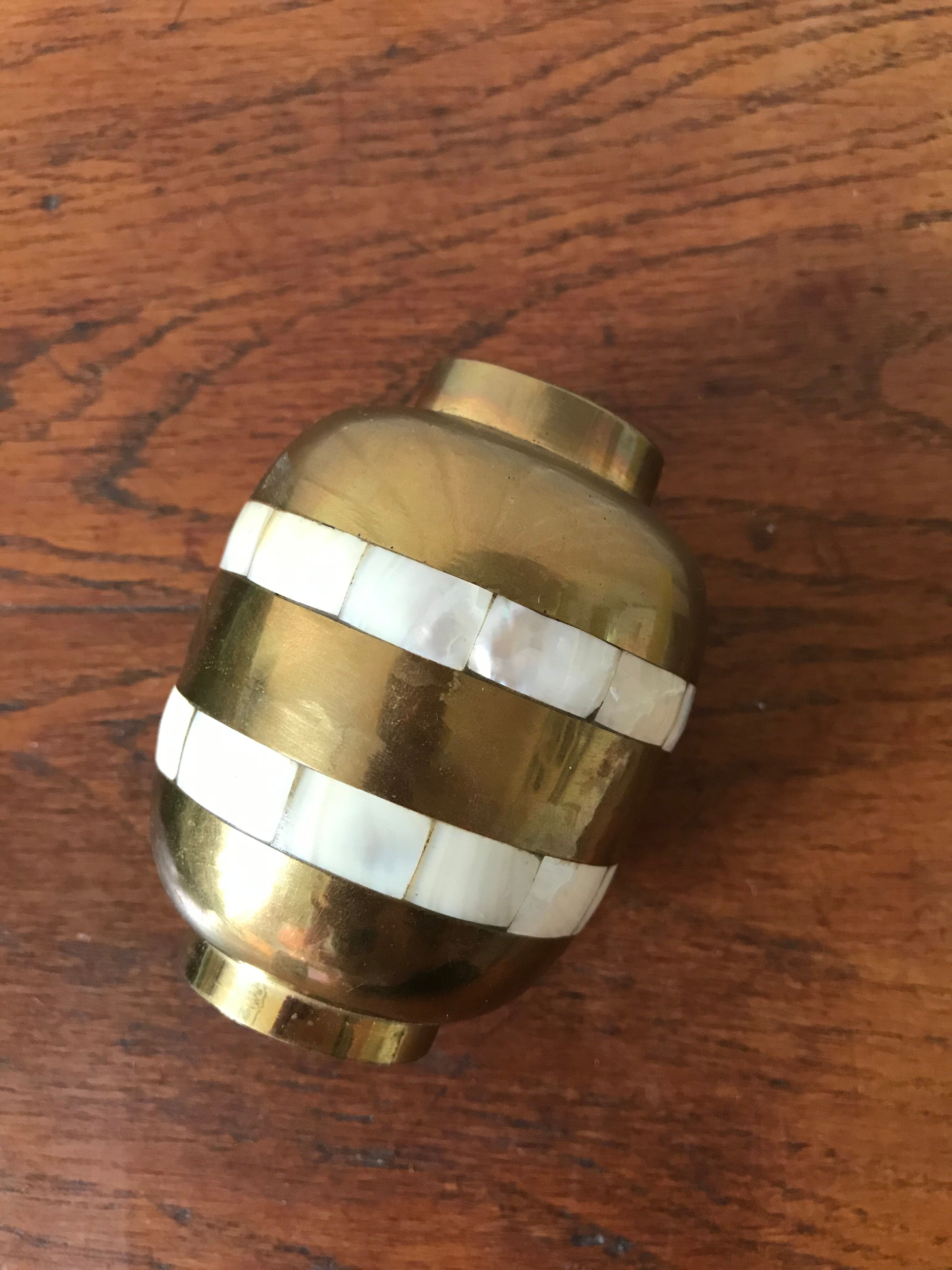 Vase laiton et nacre