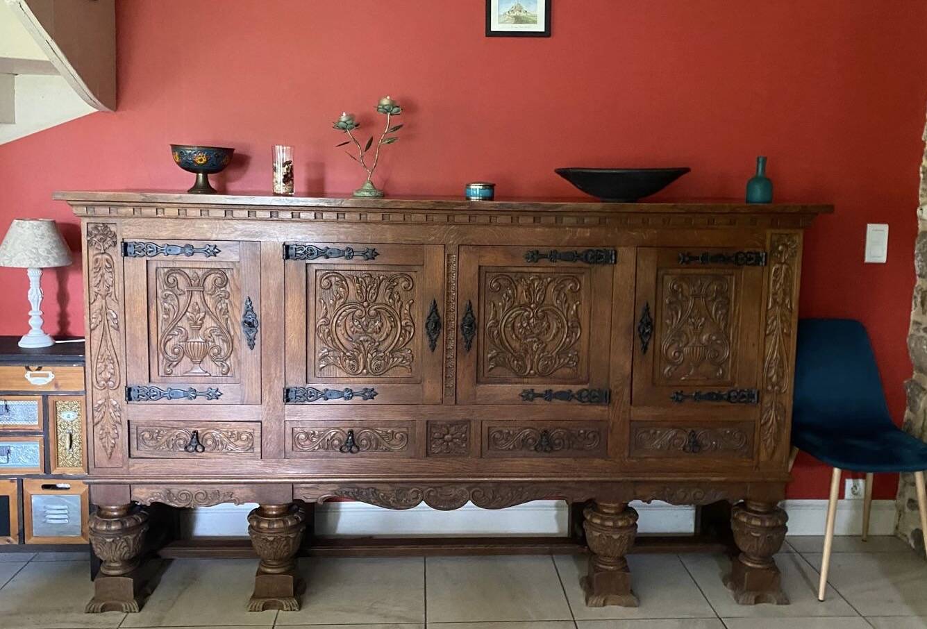 Buffet in the style of Italian Renaissance.