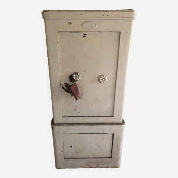 Old gautier safe