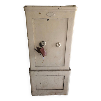 Old gautier safe