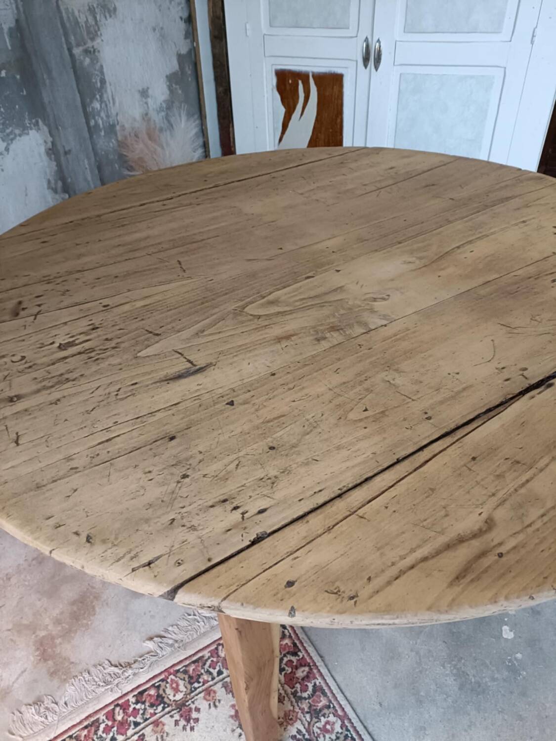 Round farmhouse table