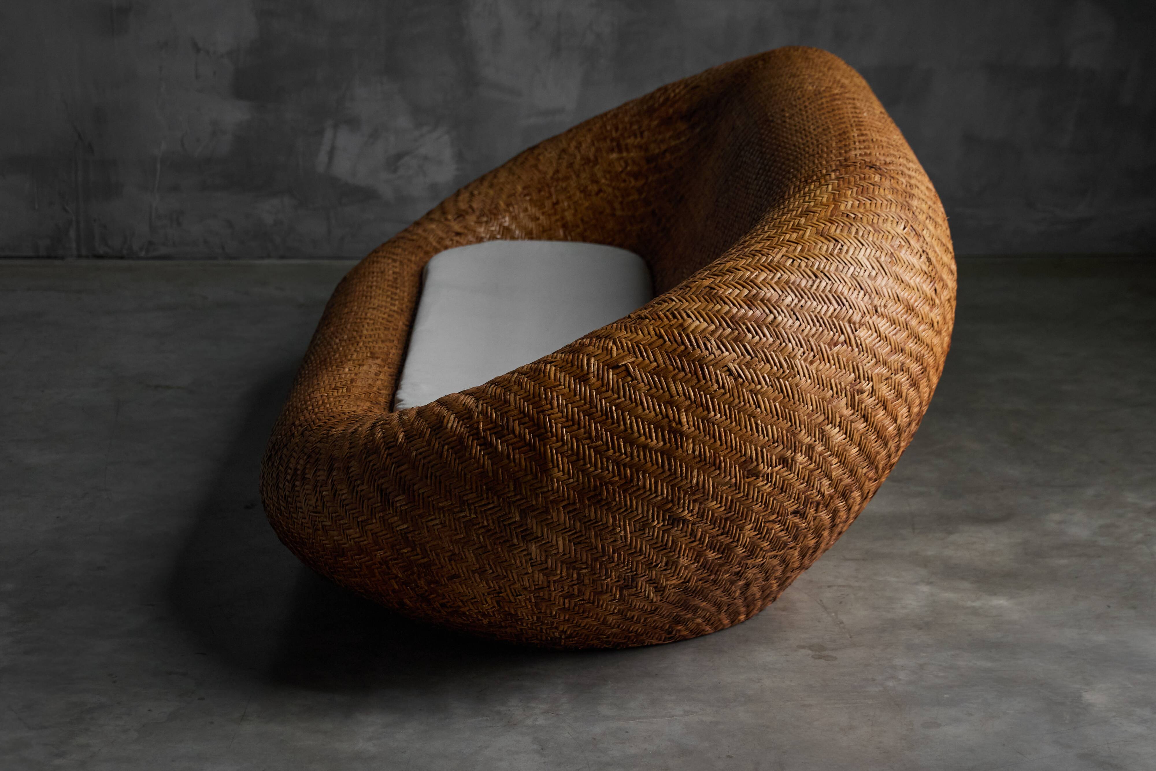 Canapé en osier tressé, style milieu du XXe siècle, France, années 1970