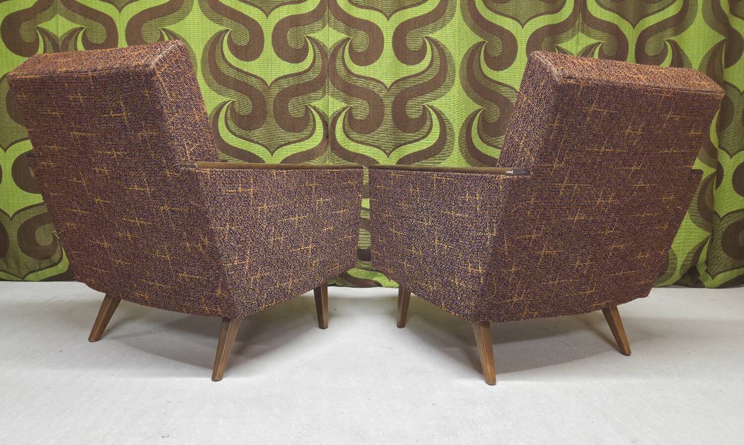 Paire de fauteuils club vintage 1970"