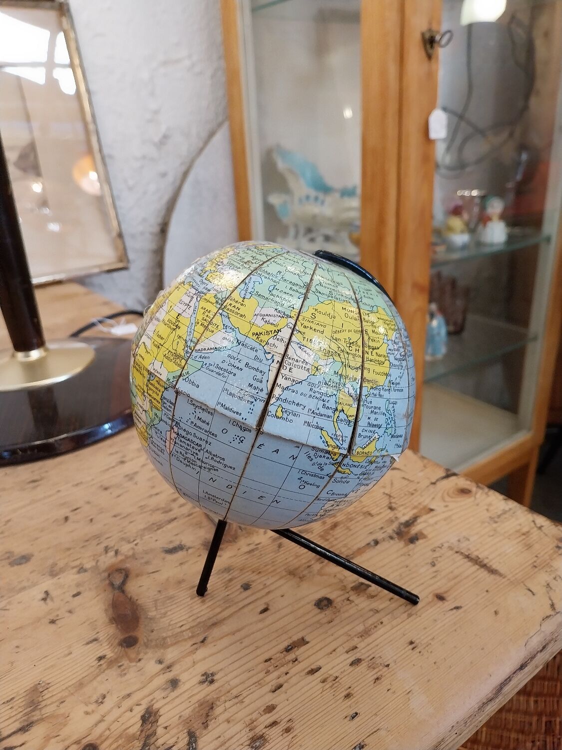 Map of the world Girard and Barrere