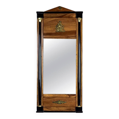 Miroir d'époque antique avec éléments en laiton