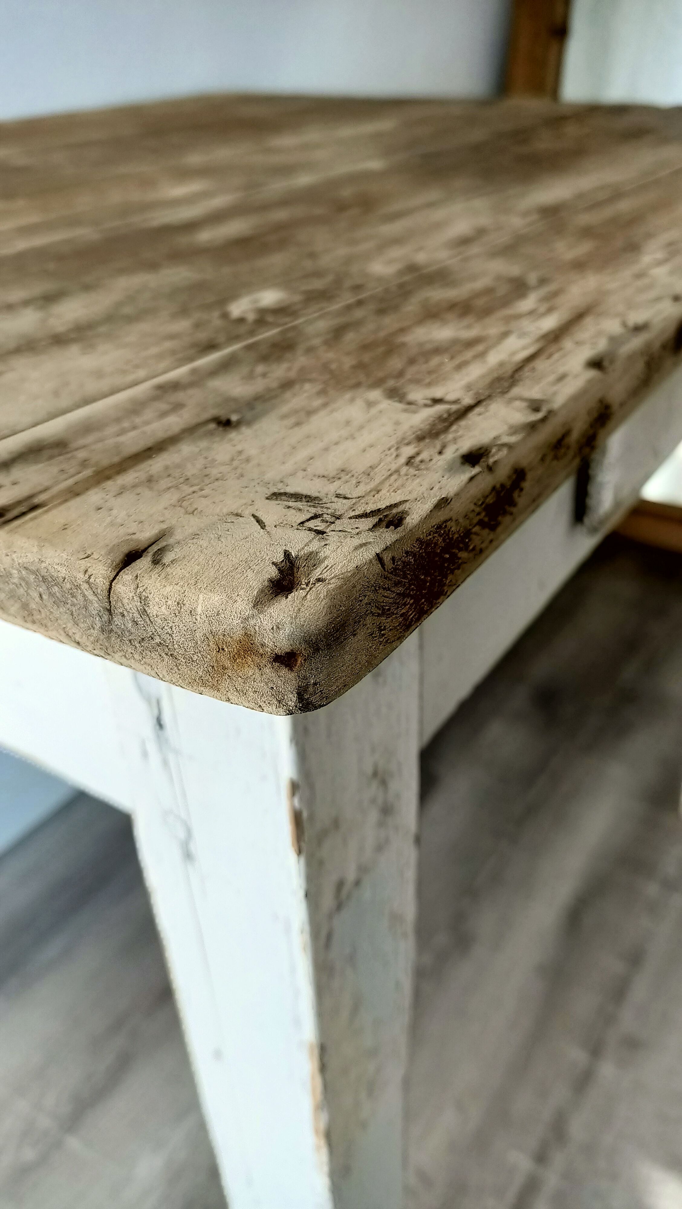 Table bois patiné 1 tiroir
