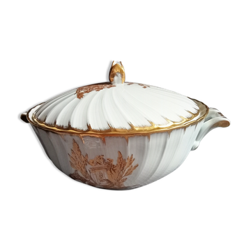 Soupière en procelaine de Limoges blanche et dorée