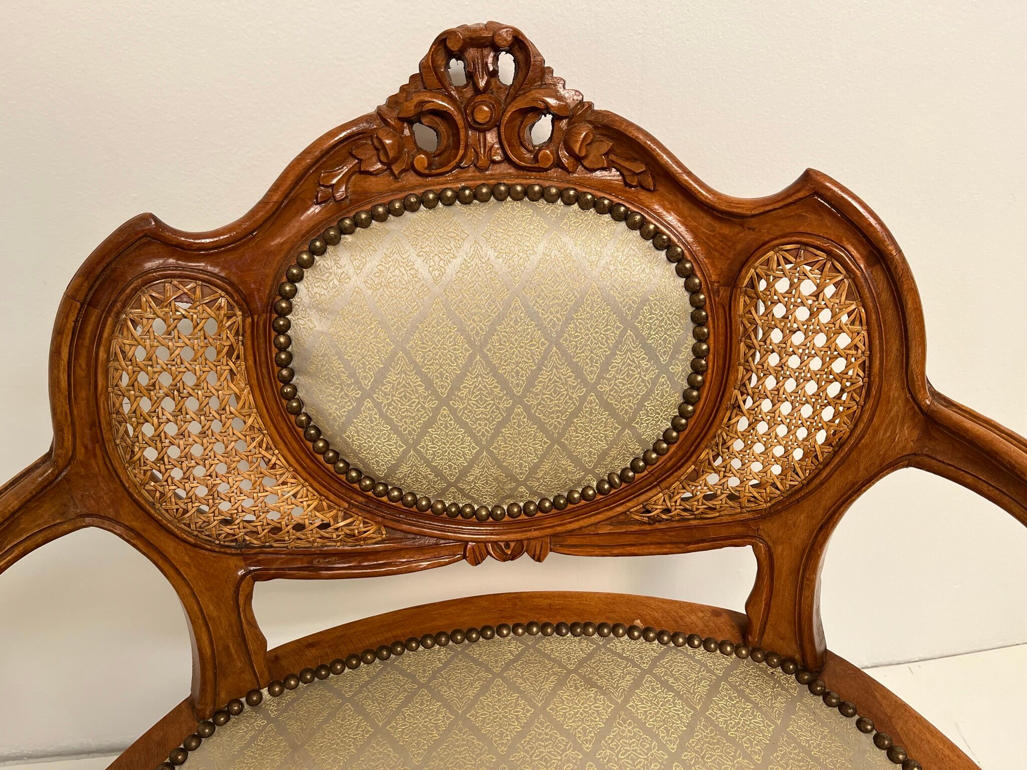 Salon Louis XVI canned and molded medallion