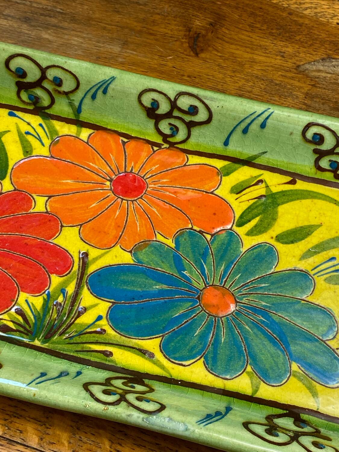 Plat fleuri en céramique