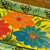 Plat fleuri en céramique