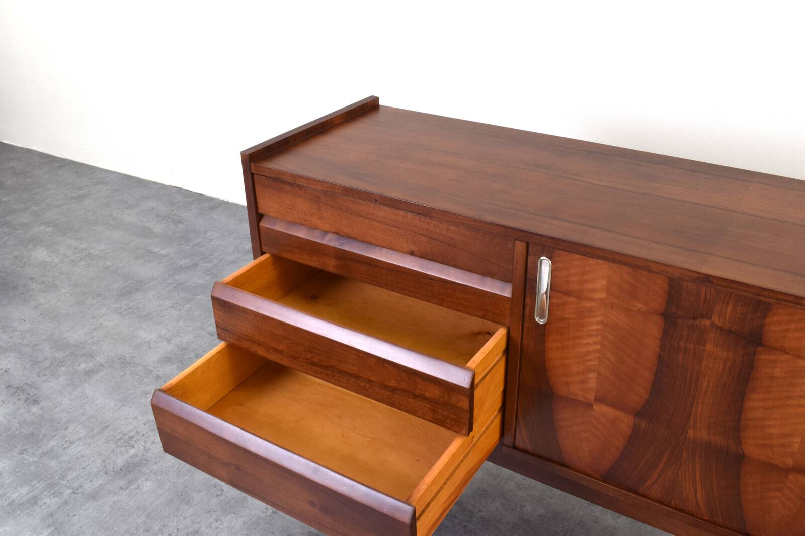 Mid-Century Polish Walnut Sideboard from Bytomskie Fabryki Mebli, 1960s.