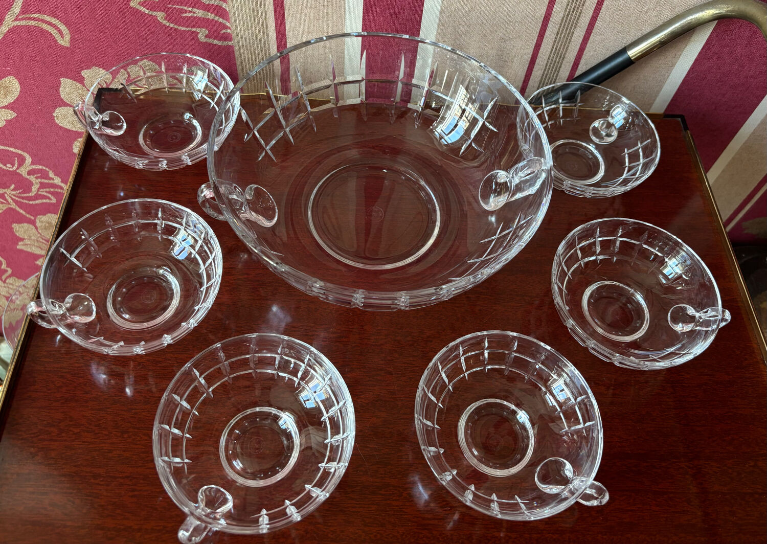 Cristallerie de Lorraine, 1 salad bowl and 6 bowls in chiseled crystal, punch service, ice service